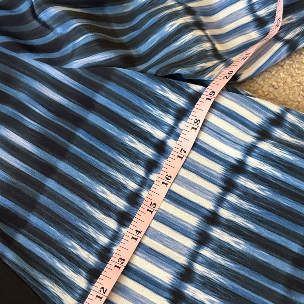 Vince Navy and Black Striped Blouse 100% silk size 10 - Picture 4 of 6